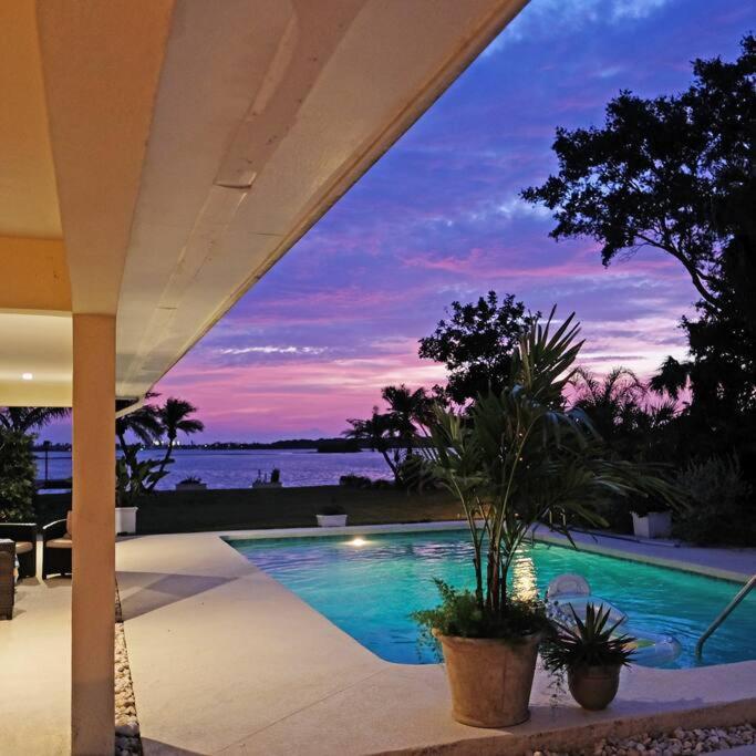 Perfecto'S Retreat- Luxury Cabin Villa Saint Petersburg Eksteriør billede